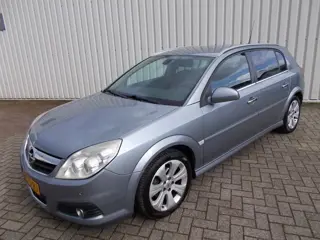 Opel Signum 2.2-16V Executive ( APK KEURING BIJ AFLEVERING! )