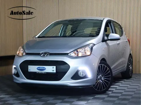 Hyundai i10 1.0i Comfort 5p. AUTOMAAT AIRCO BT STOELVERWARMING 2016