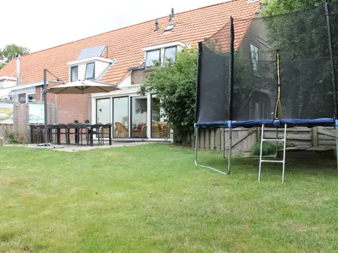 Sfeervolle woonboerderij met openhaard en grote tuin nabij Oosterend
