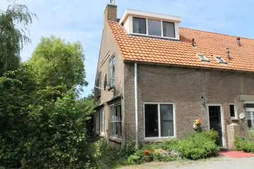 Foto 13 van Sfeervolle woonboerderij met openhaard en grote tuin nabij Oosterend