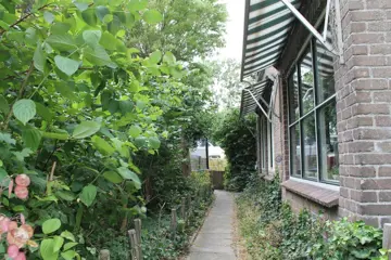 Foto 12 van Sfeervolle woonboerderij met openhaard en grote tuin nabij Oosterend