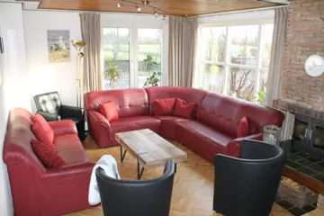 Foto 19 van Sfeervolle woonboerderij met openhaard en grote tuin nabij Oosterend