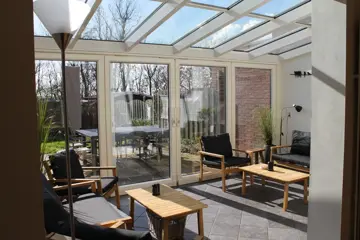 Foto 16 van Sfeervolle woonboerderij met openhaard en grote tuin nabij Oosterend