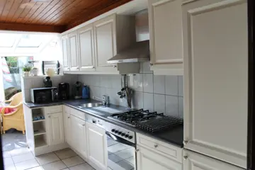 Foto 15 van Sfeervolle woonboerderij met openhaard en grote tuin nabij Oosterend