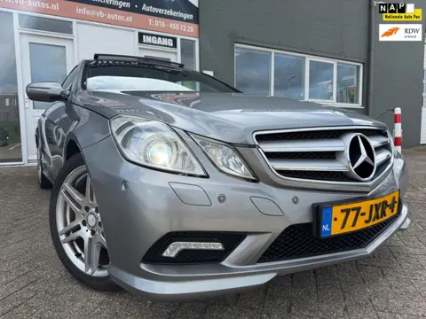 Mercedes-Benz E-klasse Coupé 250 CGI Avantgarde met panoramadak en leer en automaat en parkeersensor