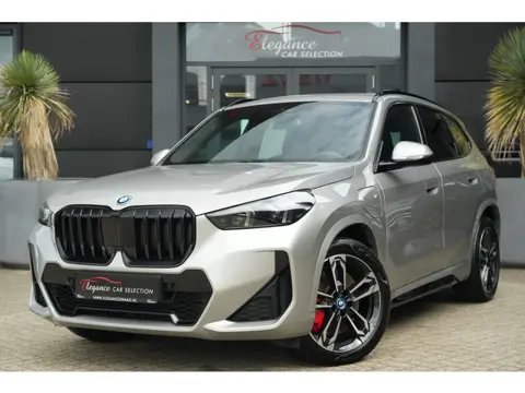 BMW X1 xDrive25e M Sport Pro | 245PK | Pano | 19" | Camera | Shadow | Travel Pack | BMW X1 xDrive25e