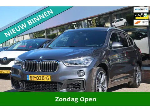 BMW X1 SDrive20i High Executive 1e EIG_LED_PANO_HEAD-UP_CAM_PDC V+A_NAP.