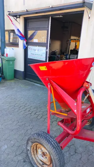SITREX 300 Liter = getrokken kunstmeststrooier
