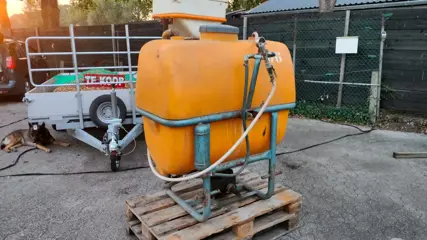 EMPAS = spuittank met slang en spuitgeweer = 400 Liter