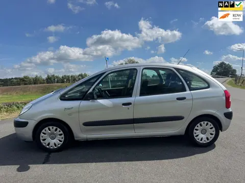 Citroen Xsara Picasso 1.6i Différence 2