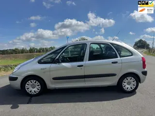 Citroen Xsara Picasso 1.6i Différence 2