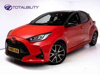 Toyota Yaris 1.5 Hybrid Launch Edition | Stoel- stuurverwarming | Trekhaak | HUD | Camera | Adaptive