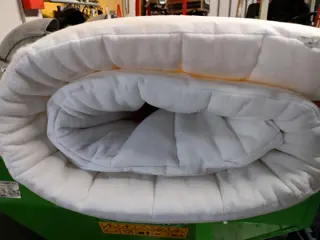 TOP matras in goede staat = 140 x 200 x 4,5 dik