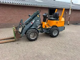 Giant D331 ST Shovel Loader (bj 2007)