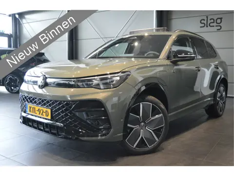 Volkswagen Tiguan 1.5 eHybrid 3X R-LINE Black Style head up pano 20 inch 272 pk !!