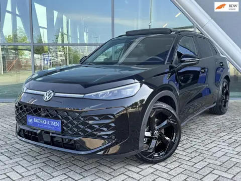 Volkswagen T-Roc 1.5 eTsi 2x R-Line First Edition Black Style Head up Display / Trekhaak / Panoramad