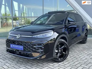 Volkswagen T-Roc 1.5 eTsi 2x R-Line First Edition Black Style Head up Display / Trekhaak / Panoramad
