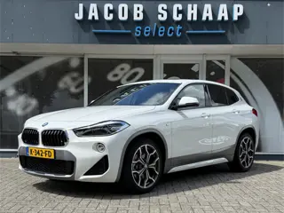 BMW X2 SDrive20i High Executive / Automaat / 19'' LM / Camera / Trekhaak (1.800KG) / M pakket /