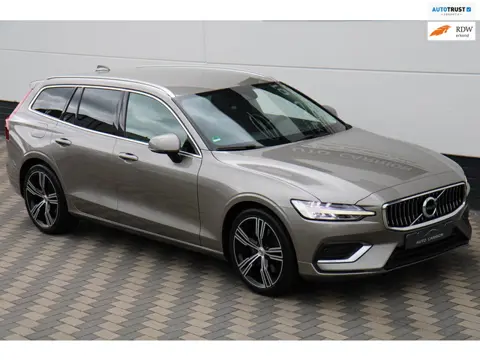Volvo V60 2.0 T5 Inscription Carplay Trekhaak Navi Cruise !!