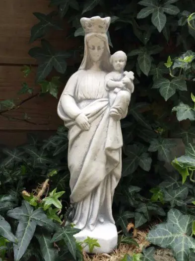 Heilige Maria met kindje Jezus , tuinbeeld