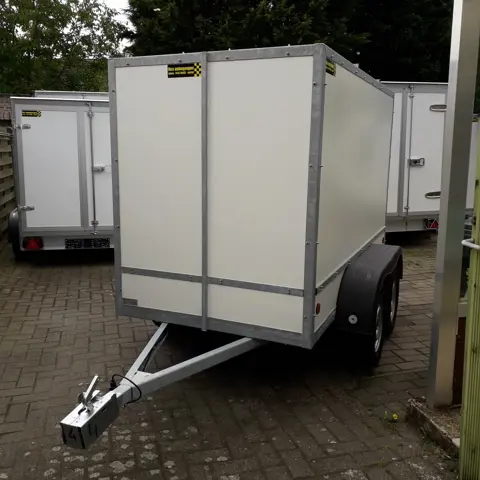 gesloten aanhangwagen roca