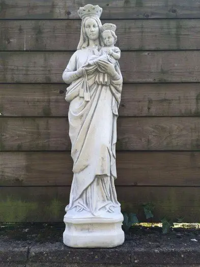 Beeld Moeder Maria met kindje Jezus
