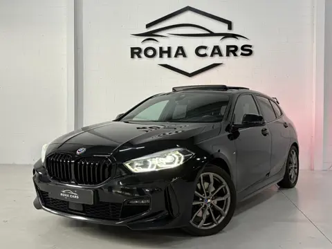 BMW 1-serie 118i High Executive, Pano, Sfeerverlichting, Applecarplay