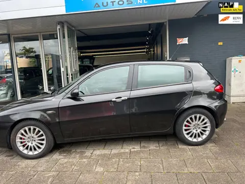 Alfa Romeo 147 2.0 T.Spark Distinctive Leder/Clima/Navi/Lm velgen