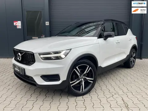 Volvo XC40 1.5 T3 R-Design |PANO|CAMERA|LED|KEYLESS