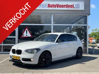BMW 1-serie 114i Upgrade Edition /170 PK/Cruise/Airco/Lederen Sport interieur/Xenon/APK 07-2027/