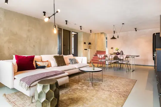 Woning aan de Warmoesstraat te Amsterdam