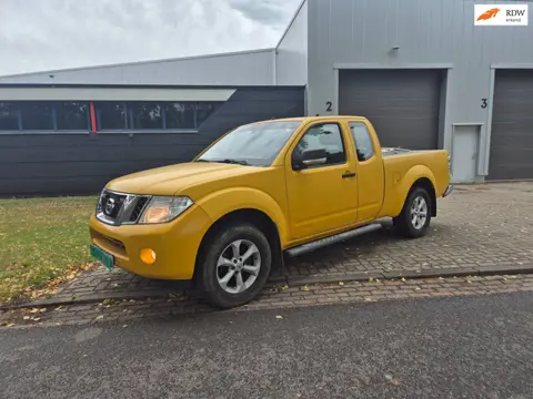 Nissan Navara 2.5 dCi SE King Cab 4X4 CLIMA EX OVERHEID NETTE STAAT