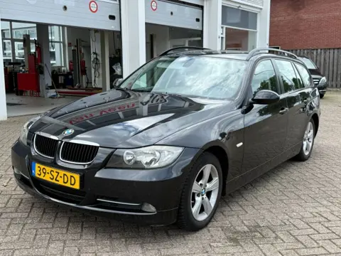 BMW 3-SERIE 318D Introduction Navi Clima Cruise Trekhaak Export/Handel!!!