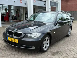 BMW 3-SERIE 318D Introduction Navi Clima Cruise Trekhaak Export/Handel!!!