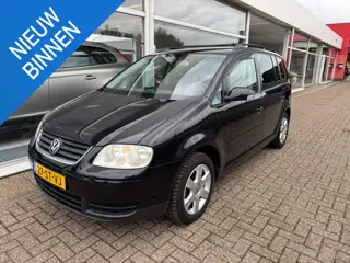 Volkswagen Touran 2.0-16V FSI Business | 7- persoons | 1e eigenaar | Airco | Trekhaak | Elektrische 