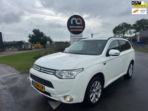 Mitsubishi Outlander 2014 * 2.0 PHEV instyle * APK *