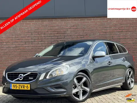 Volvo V60 1.6 T3 R-DESIGN | NL-AUTO! | DEALER OH! | NAVI!
