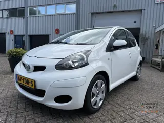 Toyota Aygo 1.0-12V Comfort Navigator | Airco | 5 Deurs | Rondom nieuwe banden | Nieuwe Apk |