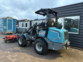Giant G2700 X-TRA HD+ minishovel 2026 273 uur €515 LEASE