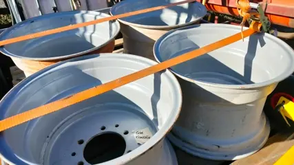 Diverse velgen en wielen met banden = ( ab Stantort )