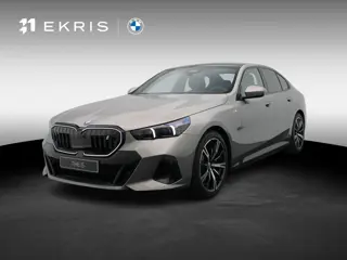 BMW i5 eDrive40 | M Sportpakket Pro | Panoramadak | Bowers & Wilkins | Comfortstoelen | Trekhaak