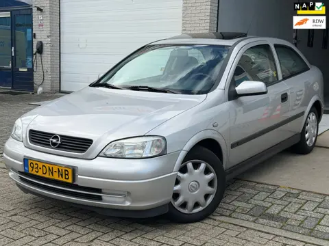 Opel Astra 1.6 Club/ AUTOMAAT/ 3drs/ nap/ goed onderhouden/ 1jaar apk/ pano/ EL-ramen/ zeer nette au