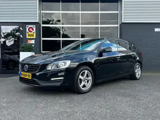 Volvo V60 2.0 T3 Kinetic, Airco, Bluetooth, Cruise, Trekhaak, Radio, Stuur/ Stoelverwarming