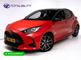 Toyota Yaris 1.5 Hybrid Launch Edition | Stoel- stuurverwarming | Trekhaak | HUD | Camera | Adaptive