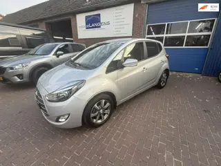 Hyundai IX20 1.6i Go! Stuur- en stoelverwarming , PDC Achter, Cruise, Airco enz.