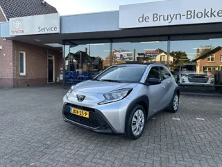 Toyota Aygo X 1.0 VVT-i Automaat Play Cabriodak / climate control / cruise control / Toyota 10 jaar 