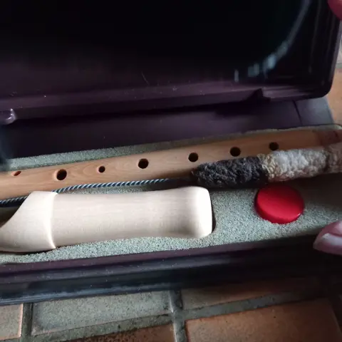 Moech, blokfluit - standaard 120, - in opbergdoos - 15,-