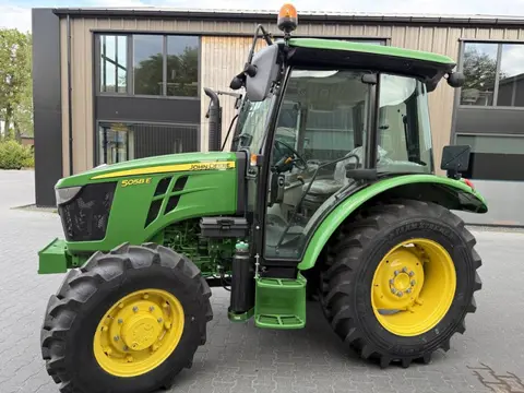John Deere 5058E (bj 2025)