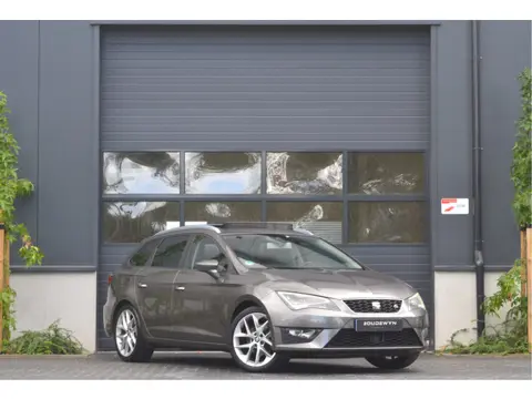 SEAT Leon ST 1.4 TSI FR Business NAP | Panoramadak | Cruise Control | Parkeersensoren