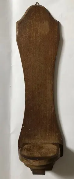 Wandstandaard voor Heiligbeeld. Materiaal: hout.